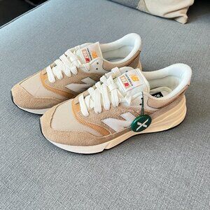 Brand New w/ Tags New Balance 997R Sneakers - Size 8 US, Tan + White